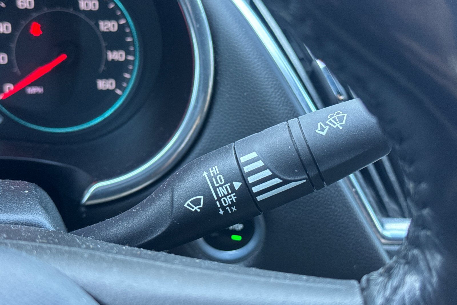Used 2018 Chevrolet Malibu LT w/ Leather Package FWD image 38