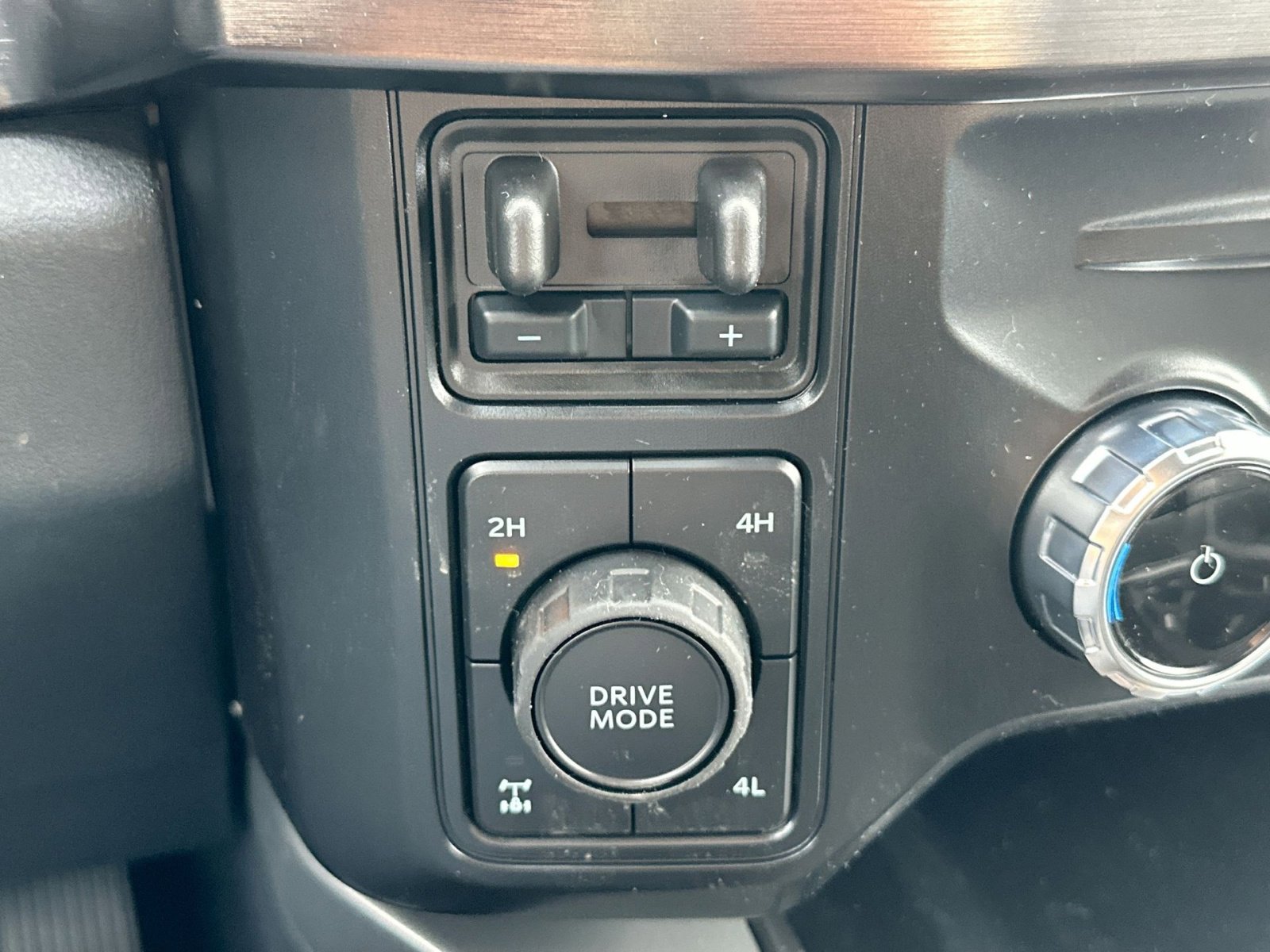 New 2026 Ford F250 Lariat w/ FX4 Off-Road Package image 27