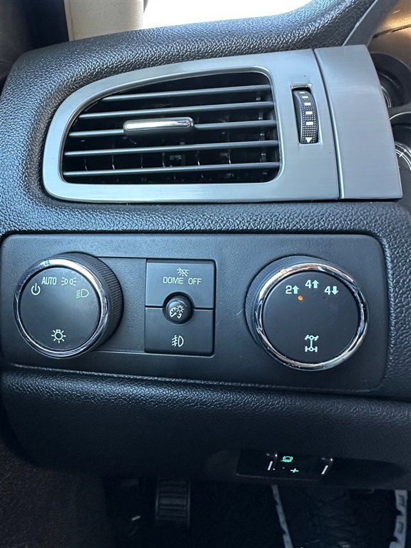 Used 2014 Chevrolet Silverado 2500 LTZ w/ LTZ Plus Package image 43