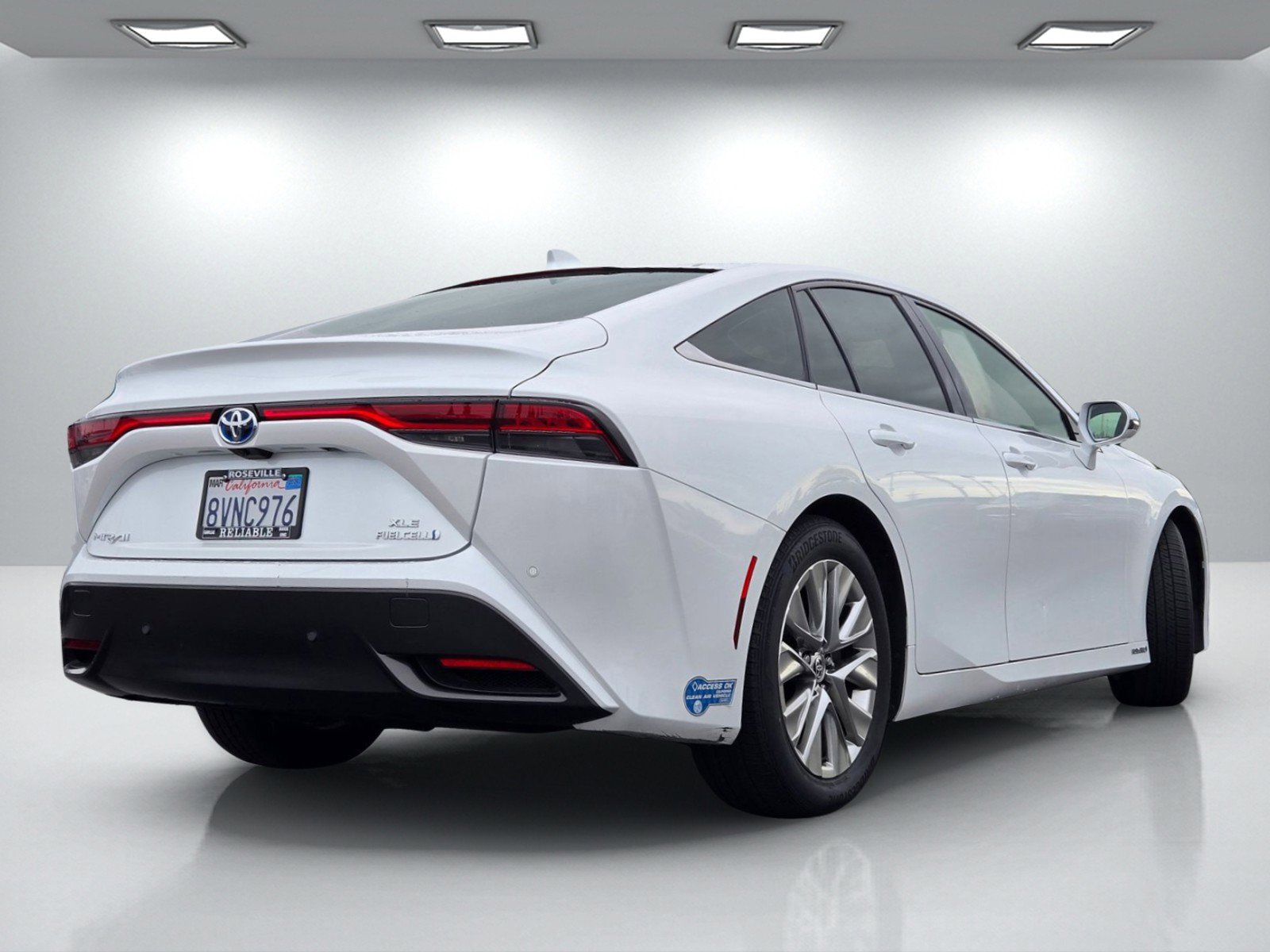 Used 2021 Toyota Mirai XLE w/ Advanced Technology Package image 4