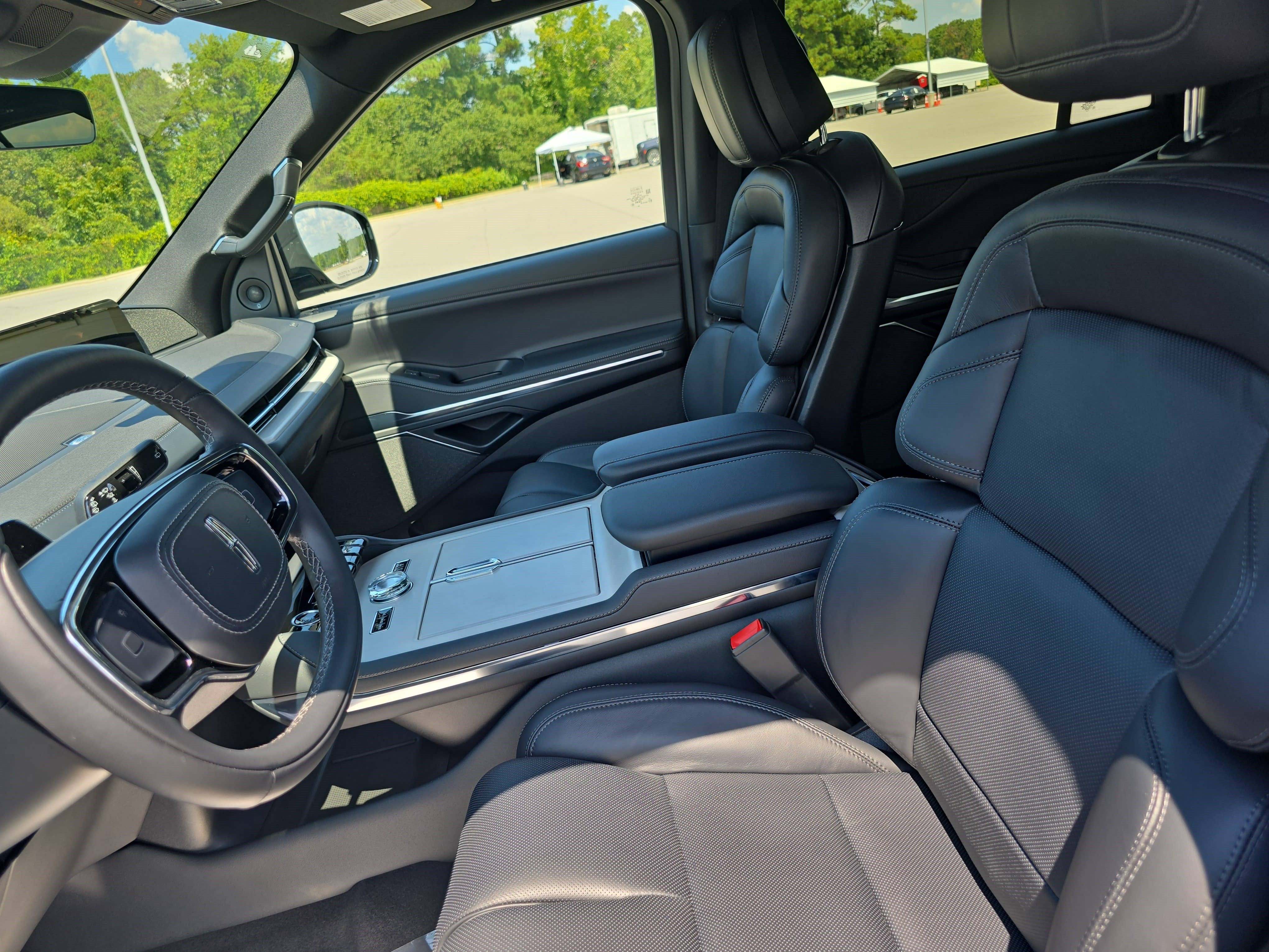 New 2027 Lincoln Navigator Reserve w/ Jet Appearance Package AWD/4WD image 17
