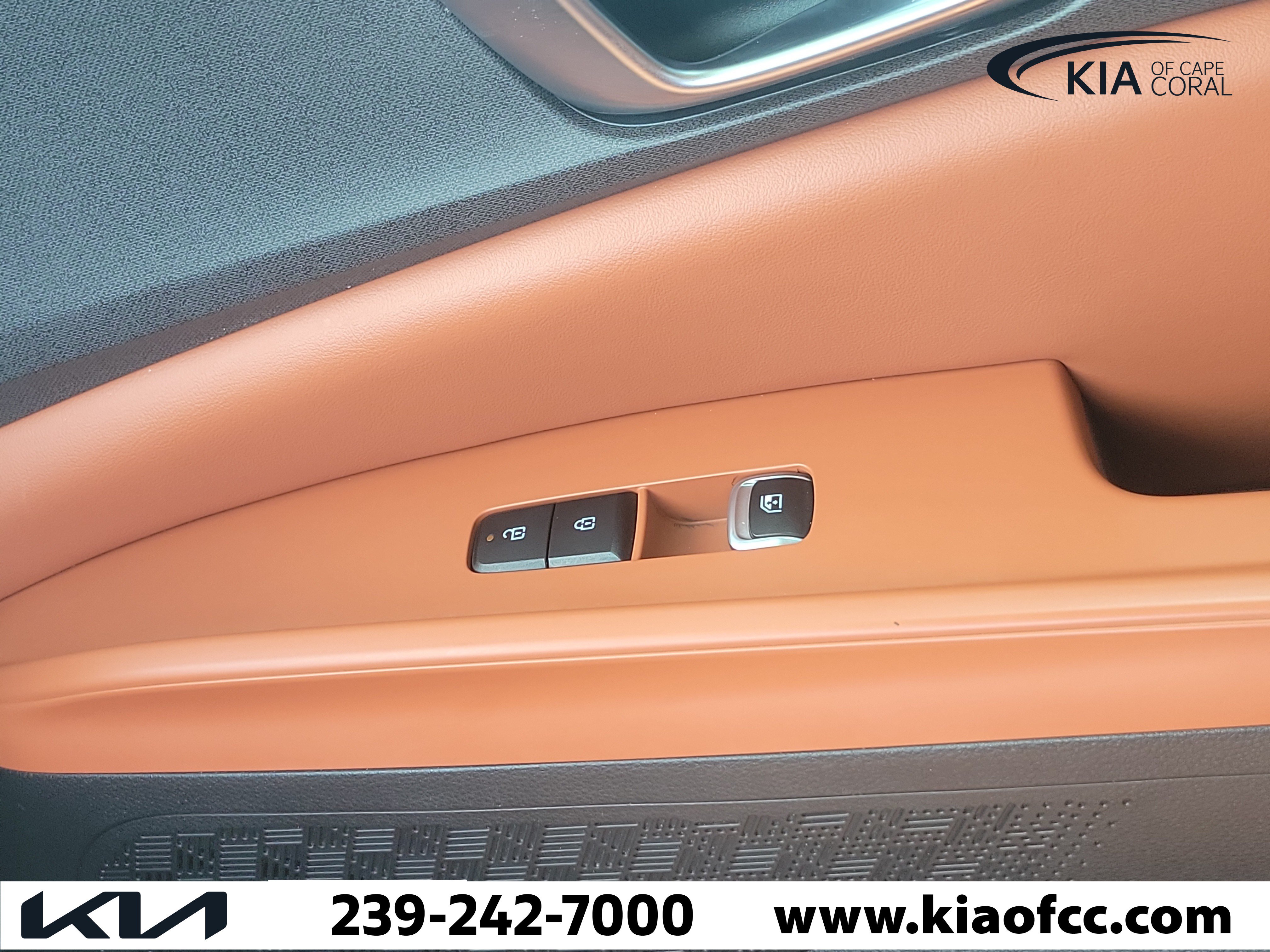 Certified 2025 Kia Carnival EX FWD image 31