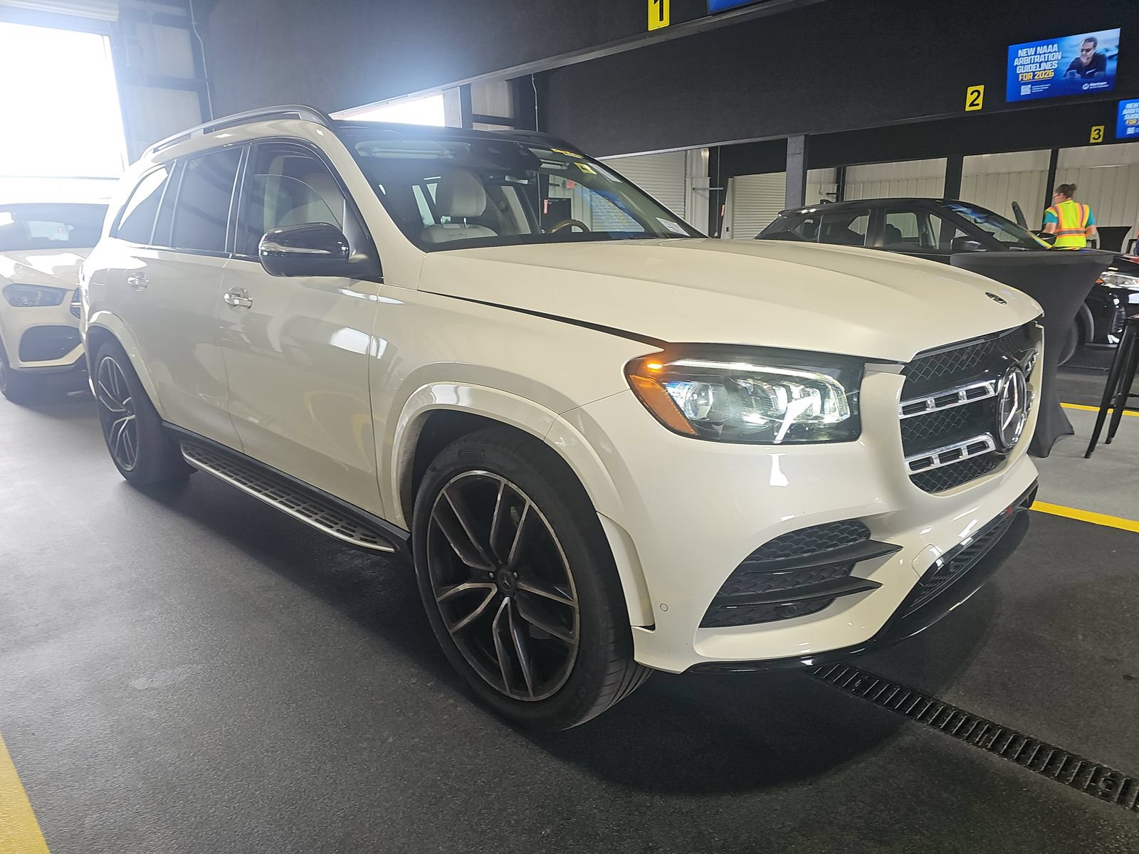 Used 2021 Mercedes-Benz GLS 580 4MATIC image 2