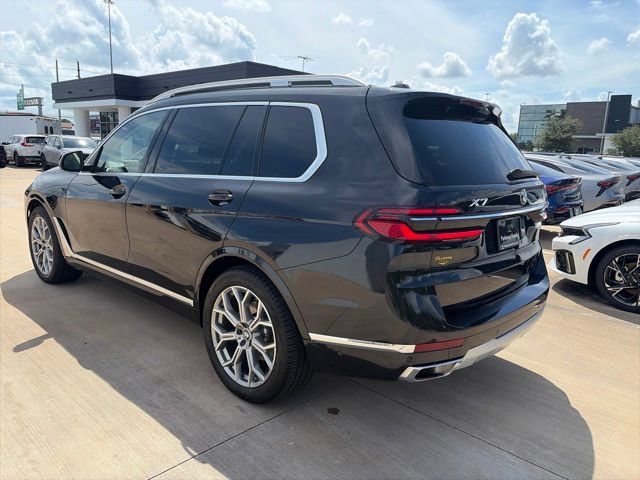 Used 2025 BMW X7 xDrive40i AWD/4WD image 3
