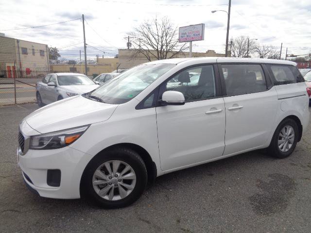 Used 2016 Kia Sedona L image 3