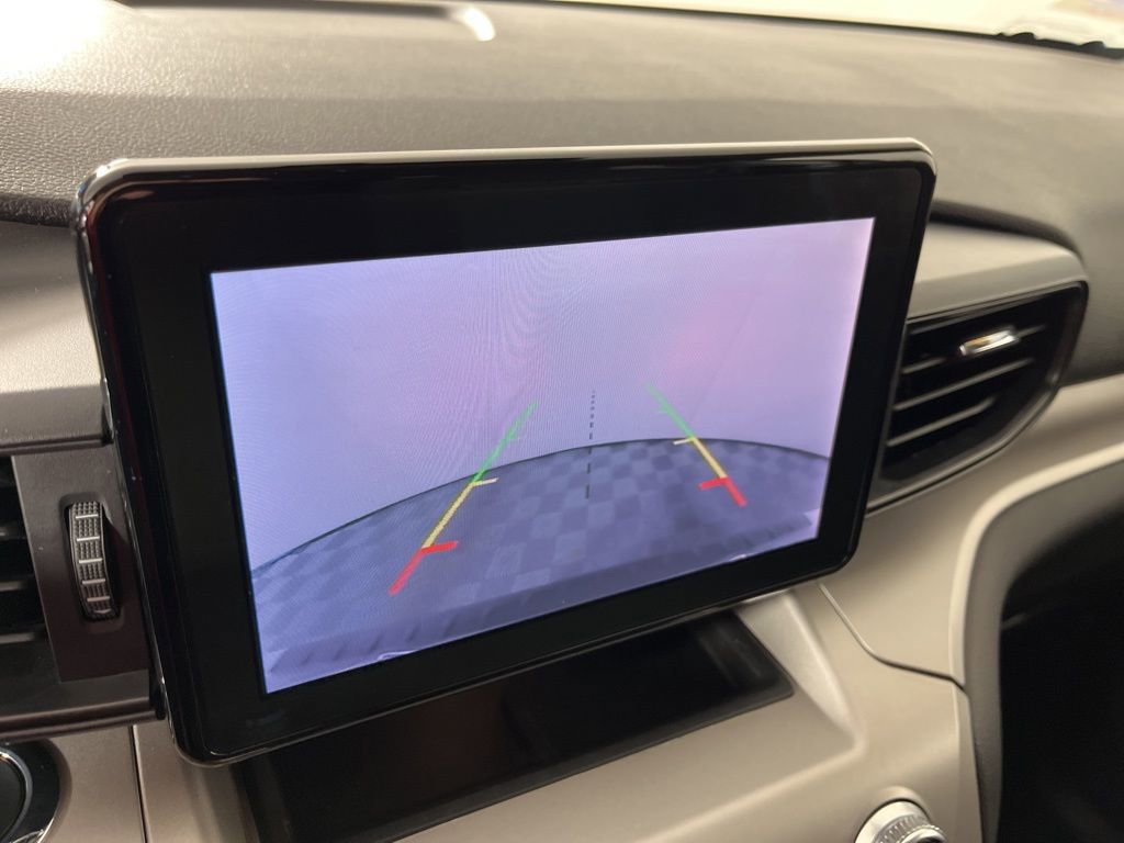 Used 2023 Ford Explorer XLT image 30