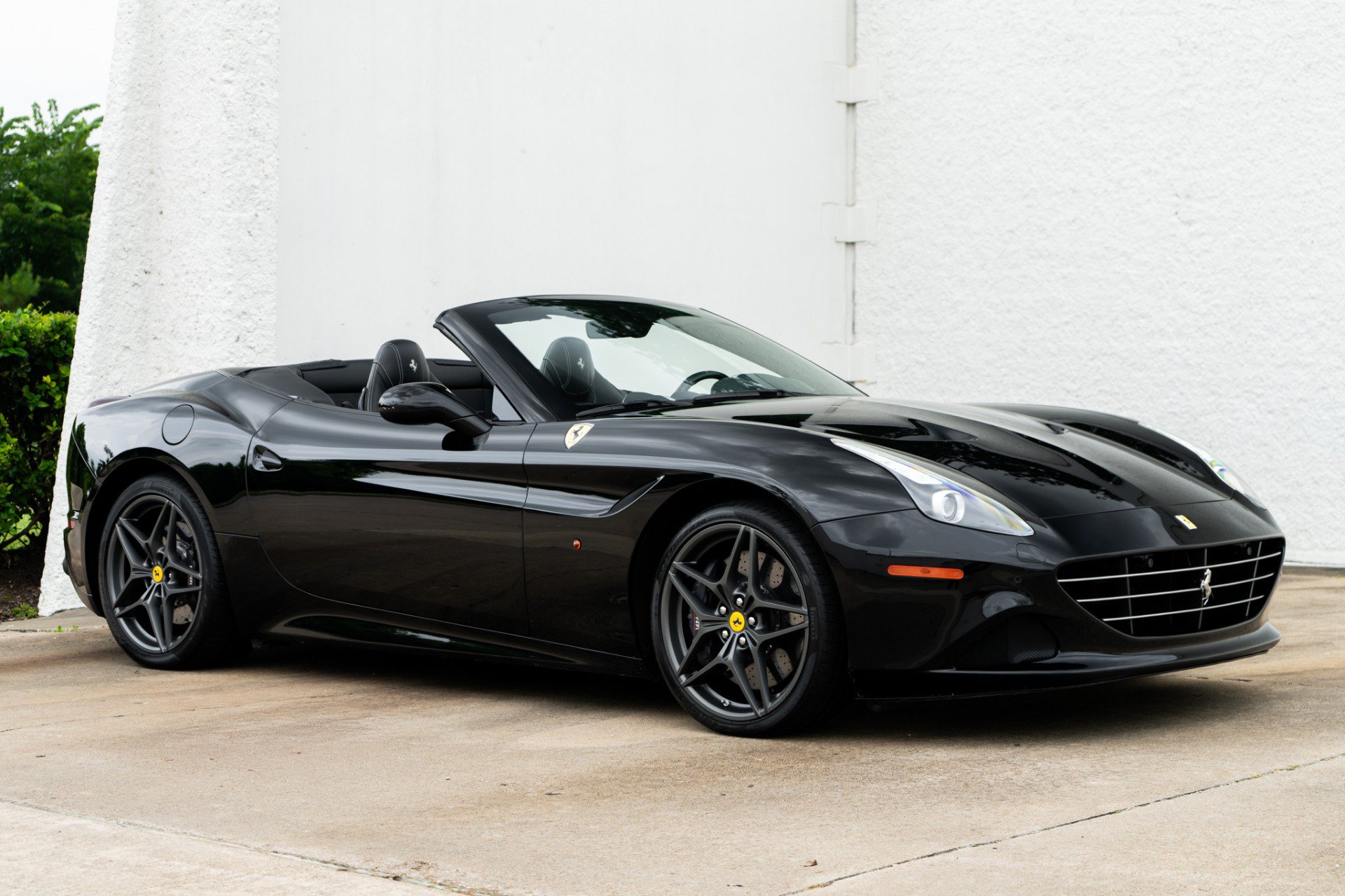 Used 2018 Ferrari California T RWD image 2