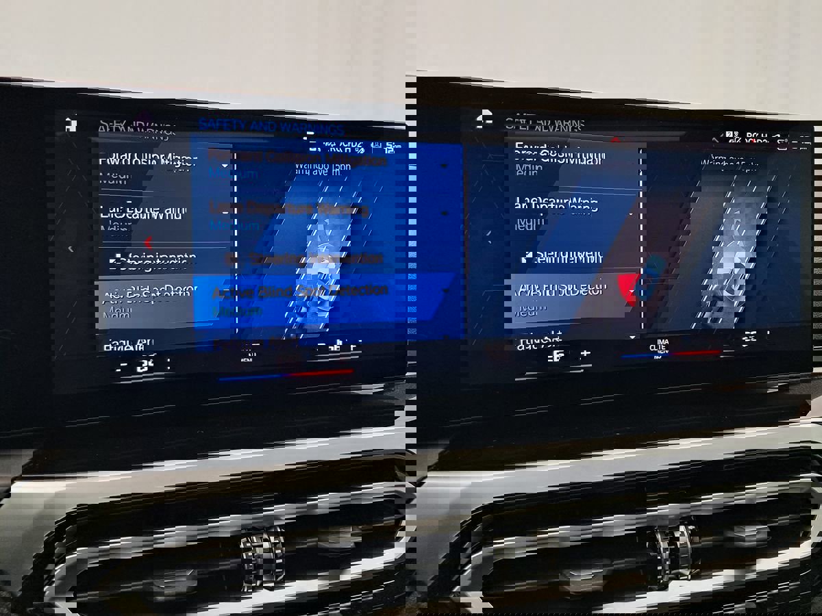 Used 2024 BMW M2 w/ Lighting Package image 29