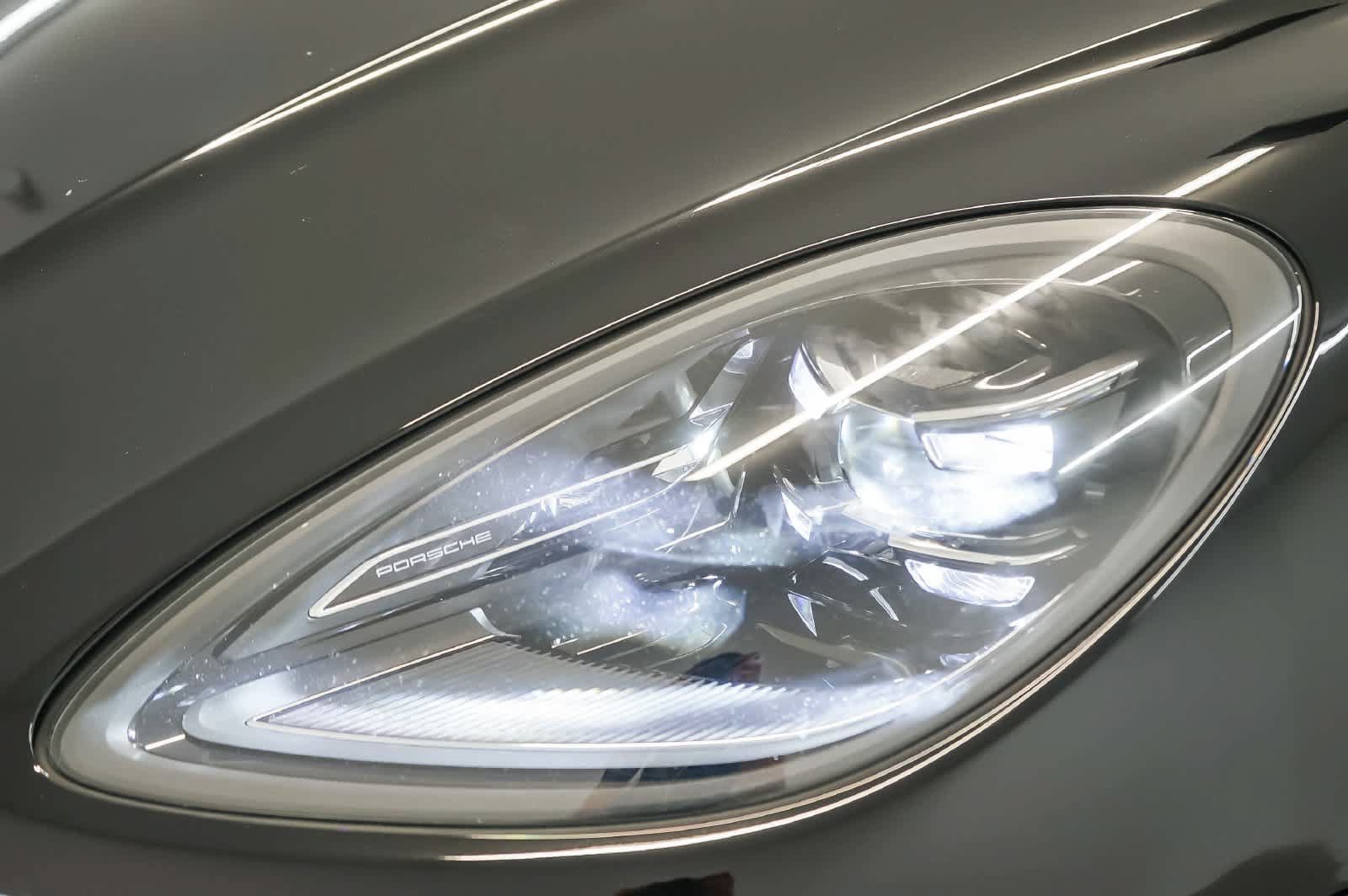 Certified 2025 Porsche Macan AWD/4WD image 15