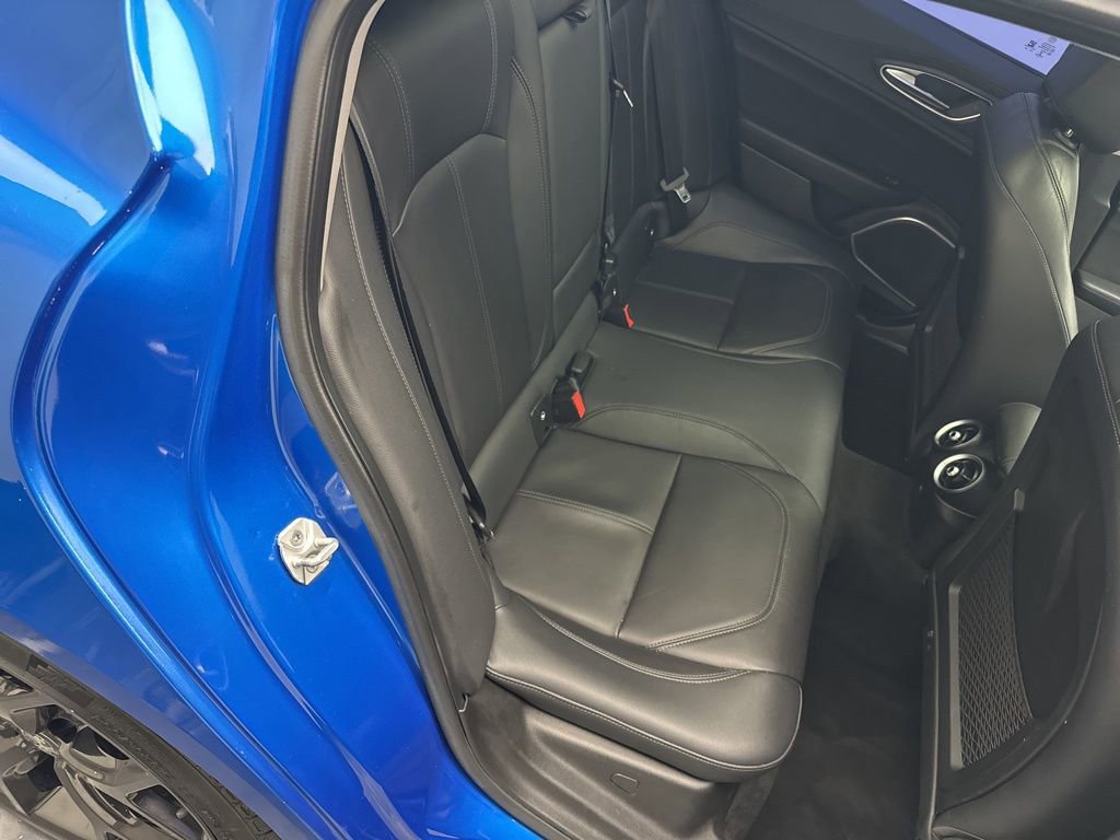 Used 2019 Alfa Romeo Giulia Ti w/ Nero Edizione image 11