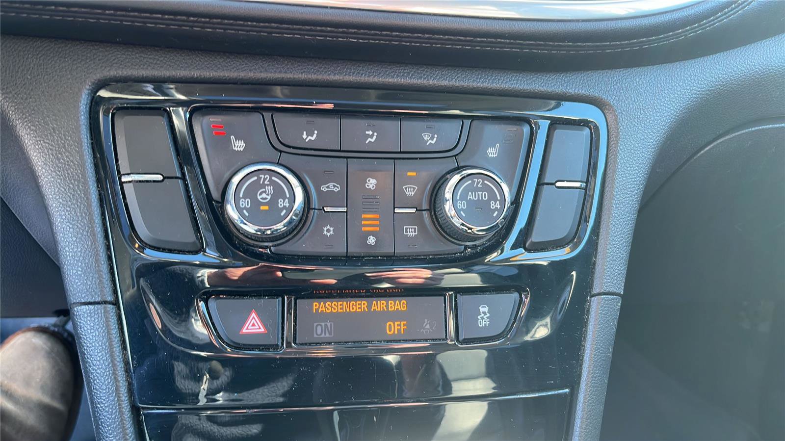 Used 2019 Buick Encore Essence image 14