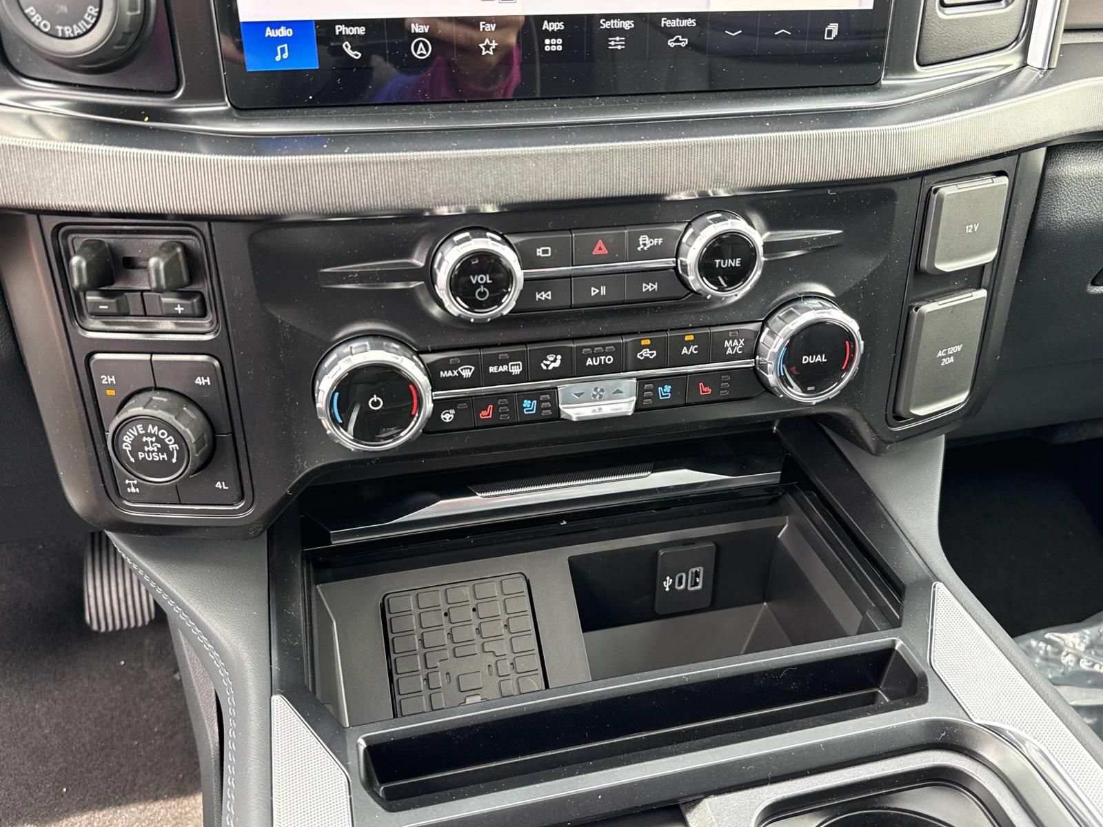 New 2026 Ford F250 Platinum w/ Tremor Off-Road Package AWD/4WD image 16