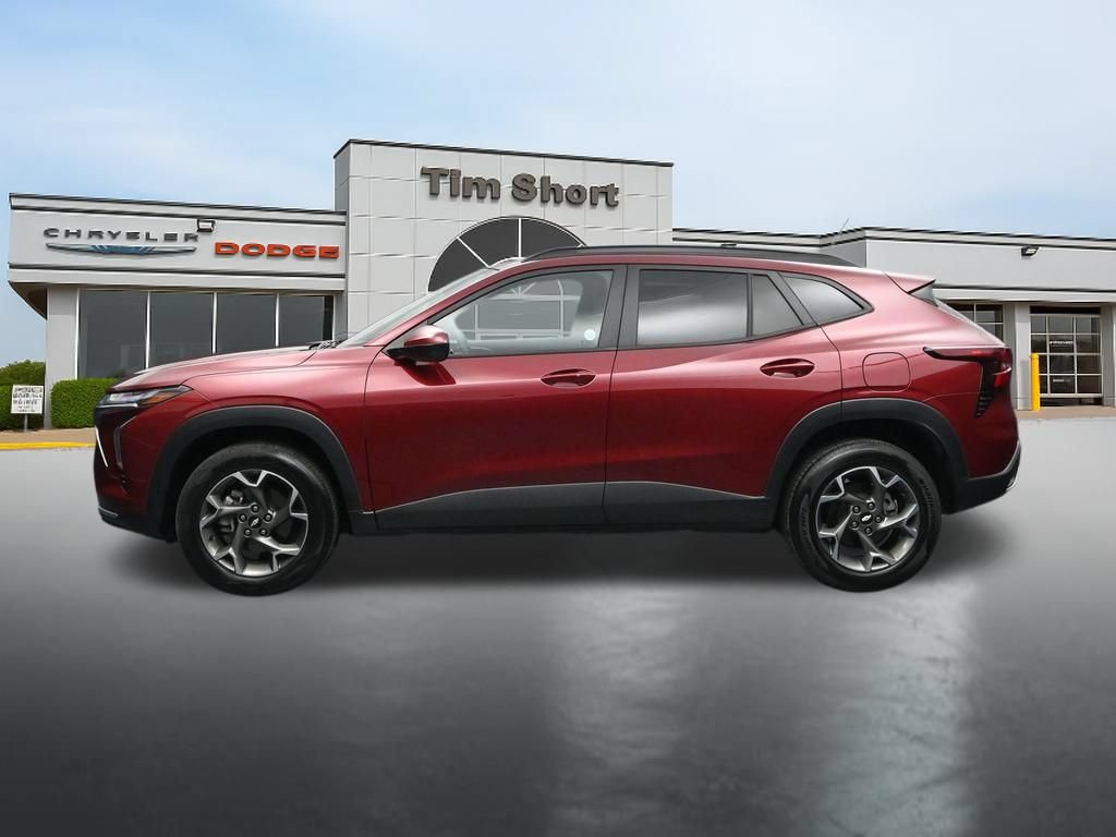 Used 2025 Chevrolet Trax LT w/ Driver Confidence Package FWD image 2
