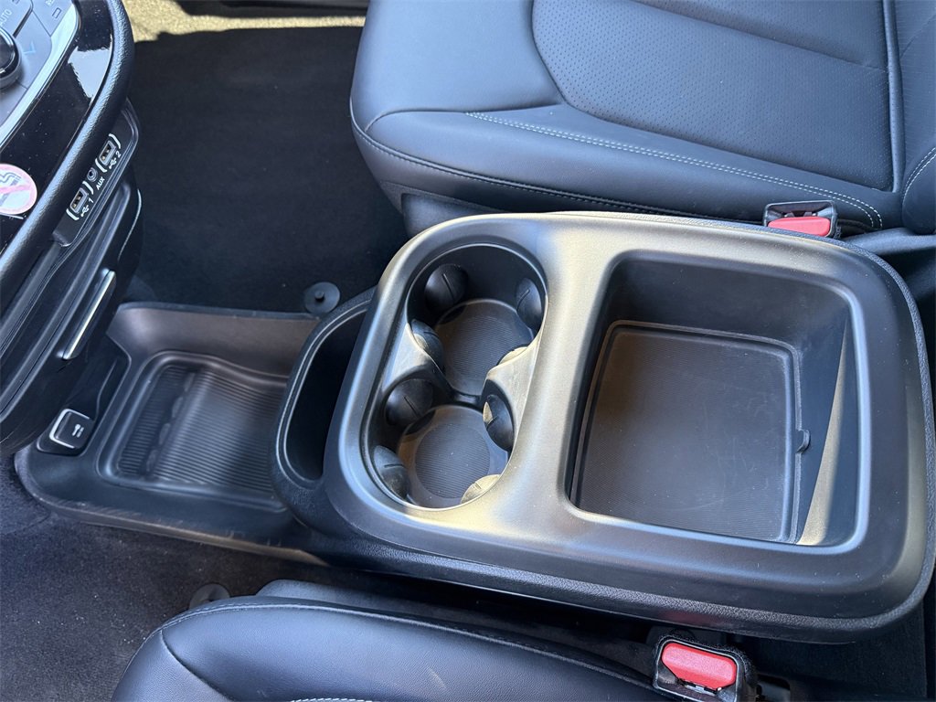 Used 2025 Chrysler Pacifica Select image 30