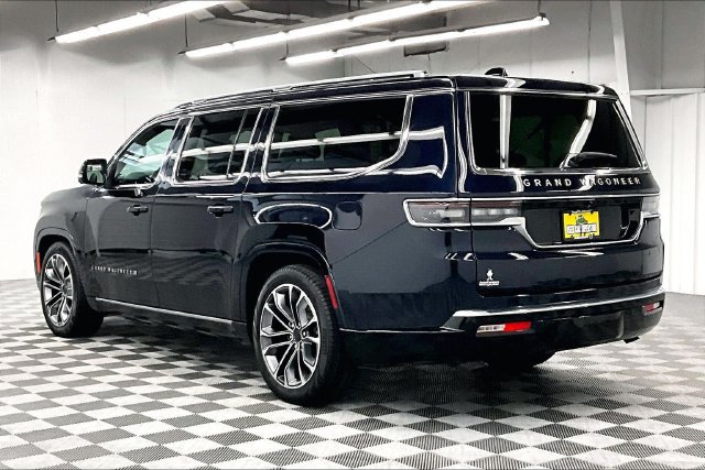 Used 2025 Jeep Grand Wagoneer L Series III w/ Rear-Seat Entertainment Group AWD/4WD image 2