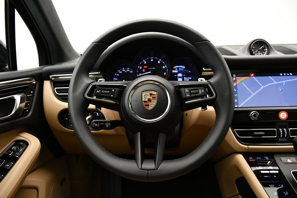 Certified 2025 Porsche Macan image 26