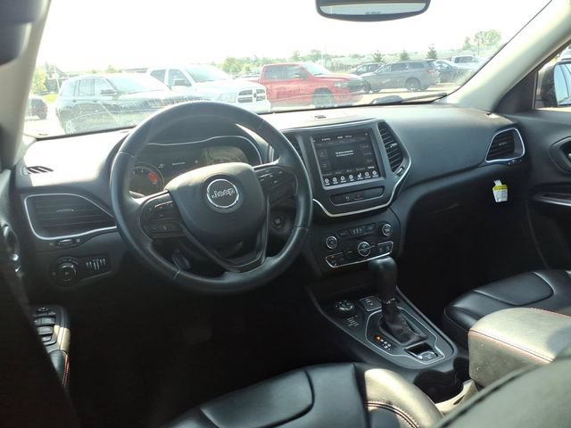 Used 2019 Jeep Cherokee Trailhawk w/ Cold Weather Group AWD/4WD image 10