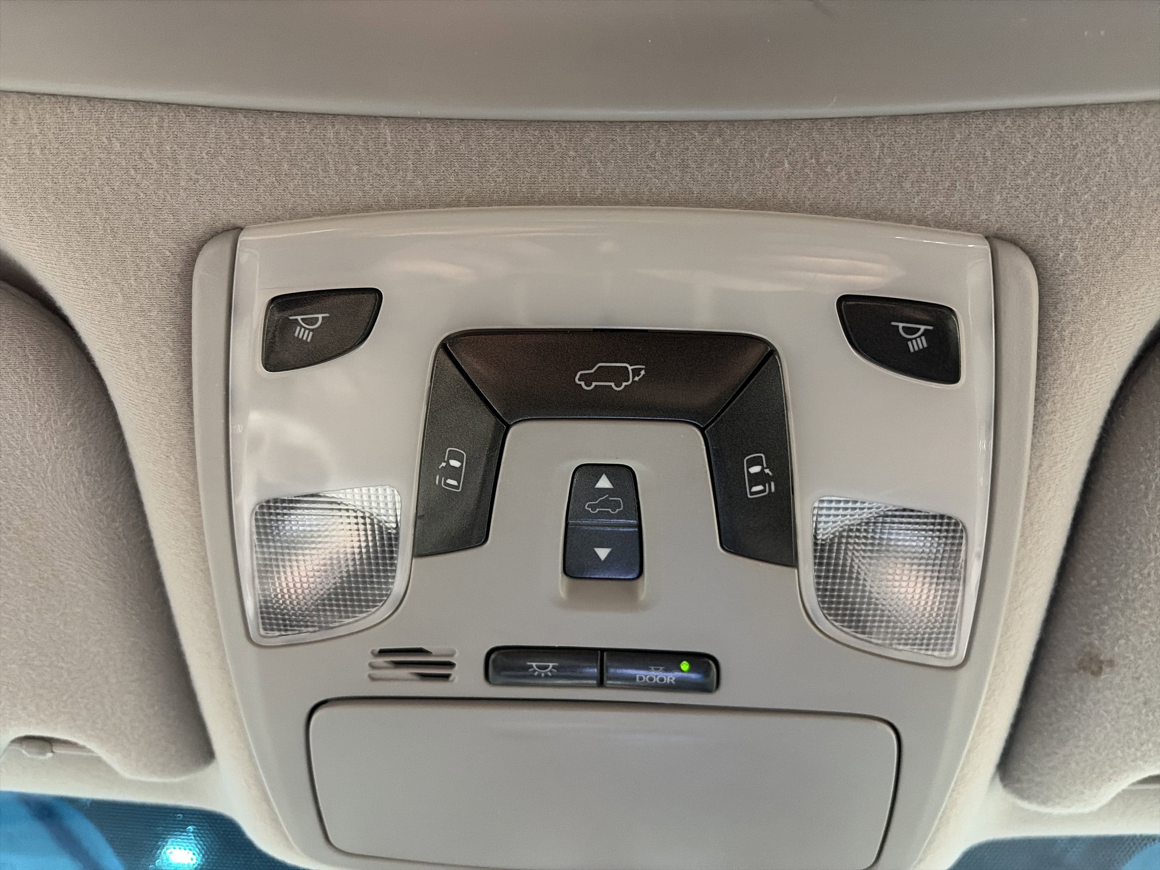 Used 2013 Toyota Sienna SE w/ Premium Pkg w/Entune FWD image 53