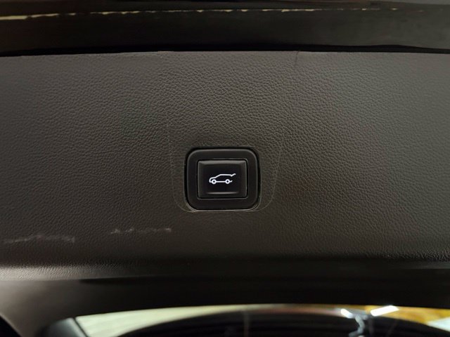 Used 2023 Chevrolet Traverse RS AWD/4WD image 10