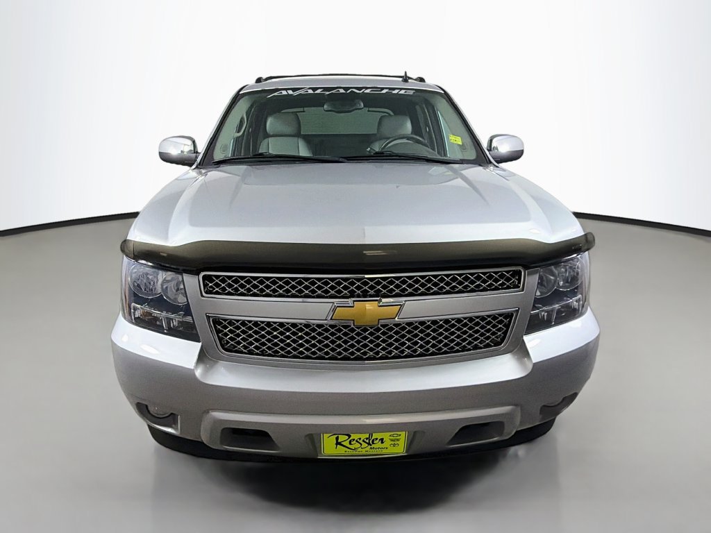 Used 2013 Chevrolet Avalanche LTZ AWD/4WD image 2