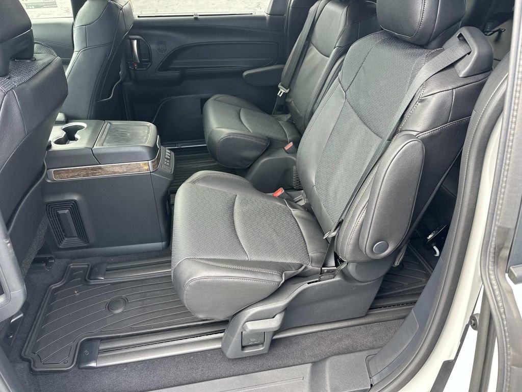 New 2026 Toyota Sienna Platinum AWD/4WD image 11