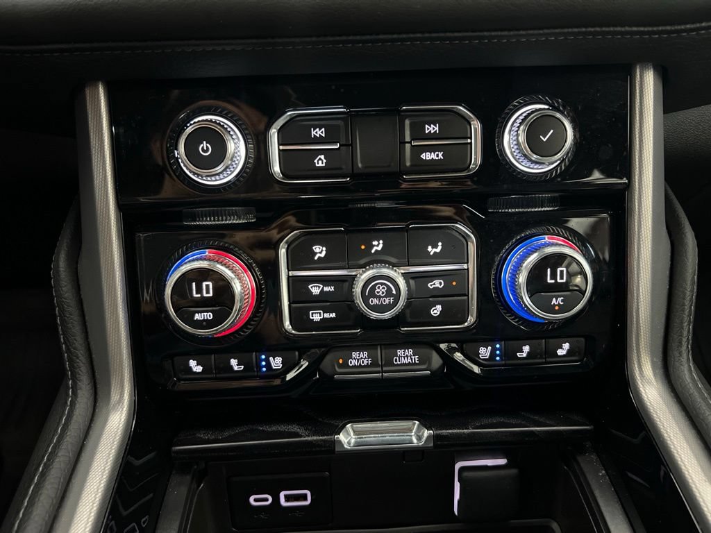 Used 2024 GMC Yukon Denali w/ Advanced Technology Package AWD/4WD image 16