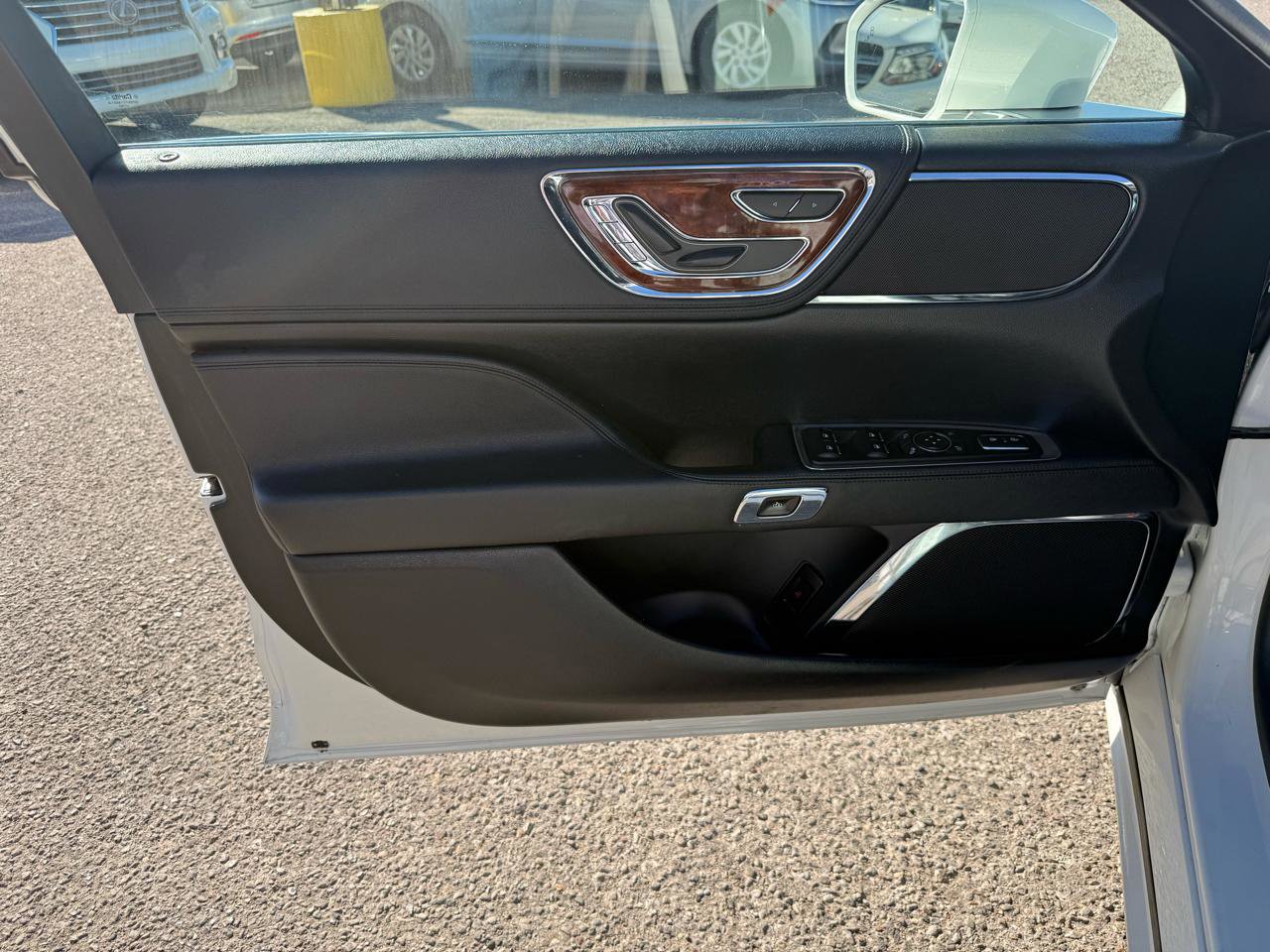 Used 2020 Lincoln Continental image 11