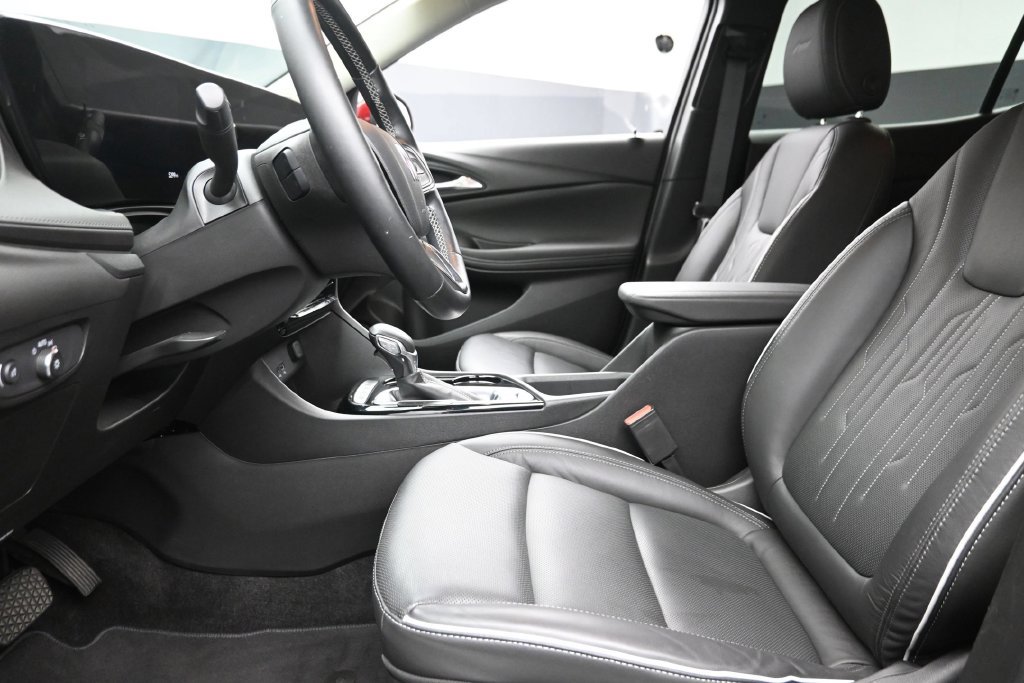 Used 2024 Buick Encore GX Avenir w/ Avenir Convenience Package AWD/4WD image 16