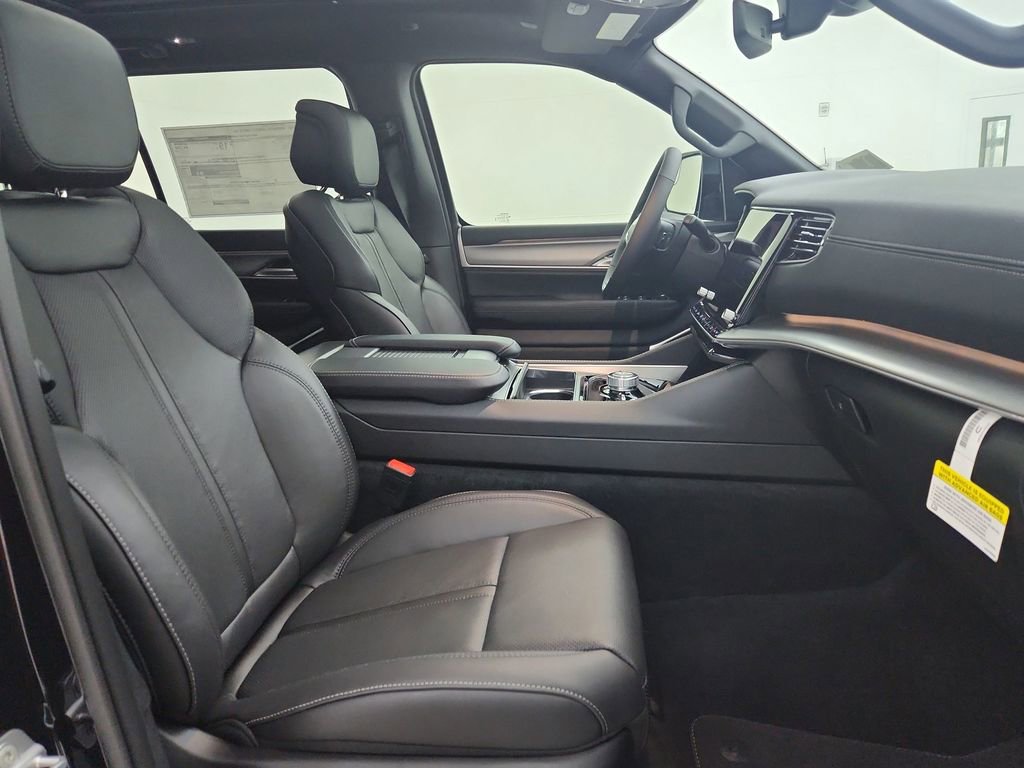 New 2025 Jeep Wagoneer L Series II image 35