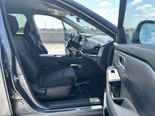 Used 2024 Nissan Rogue SV image 29