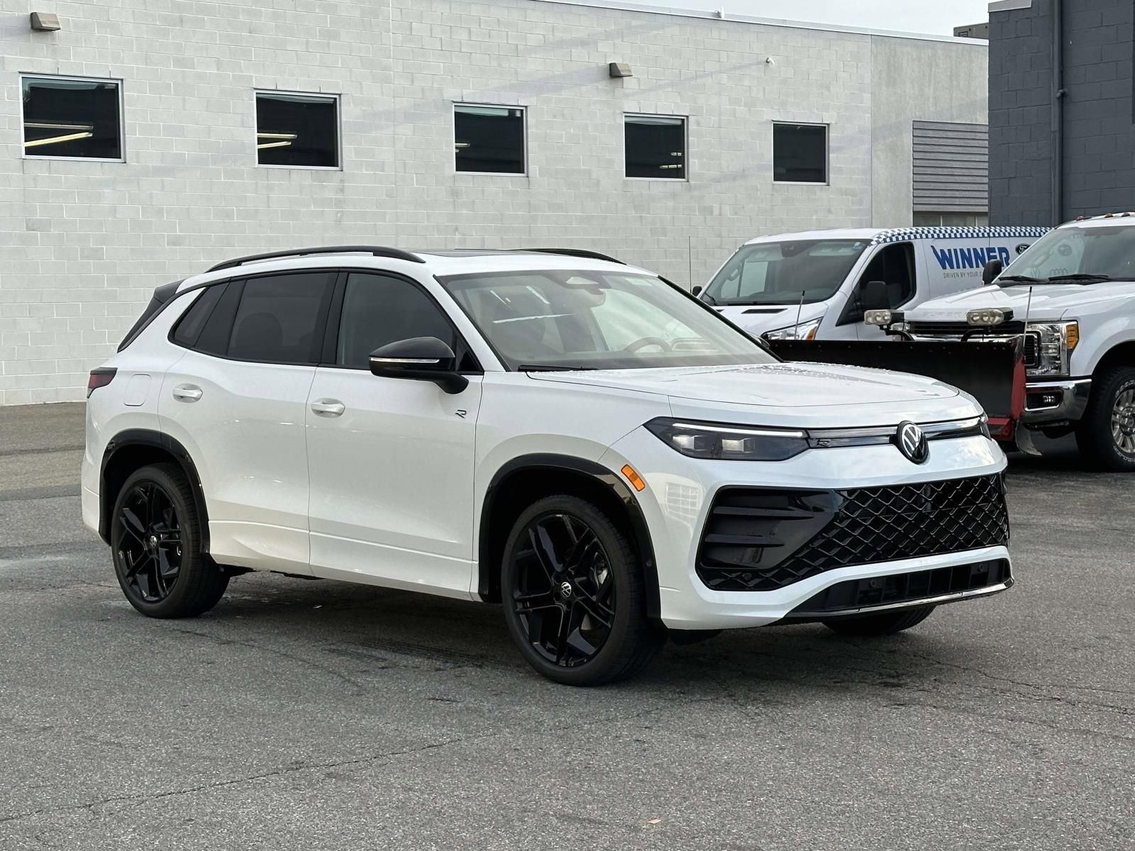 New 2026 Volkswagen Tiguan SE R-Line image 8