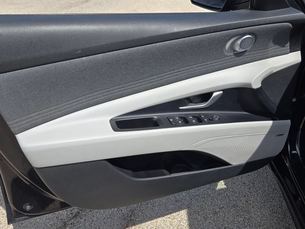 Used 2022 Hyundai Elantra Limited w/ Cargo Package FWD image 20