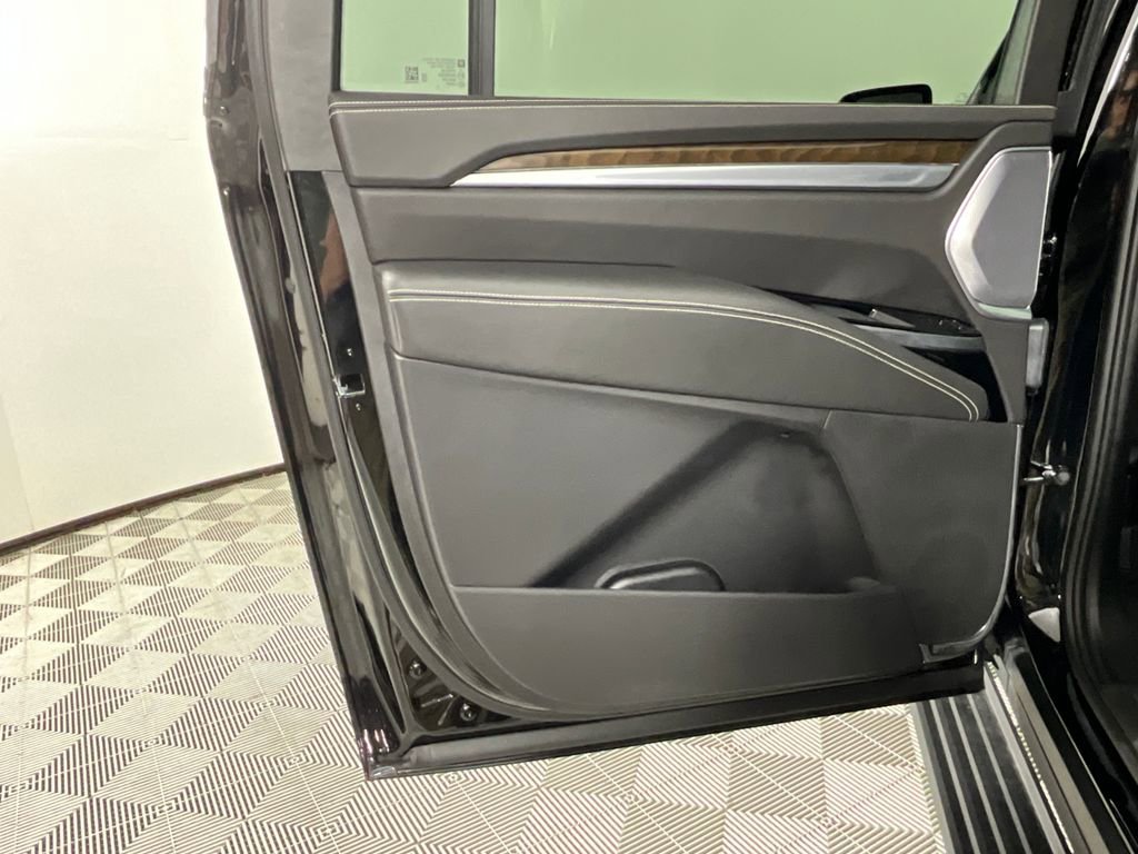 Used 2025 Cadillac Escalade ESV Sport Platinum image 27