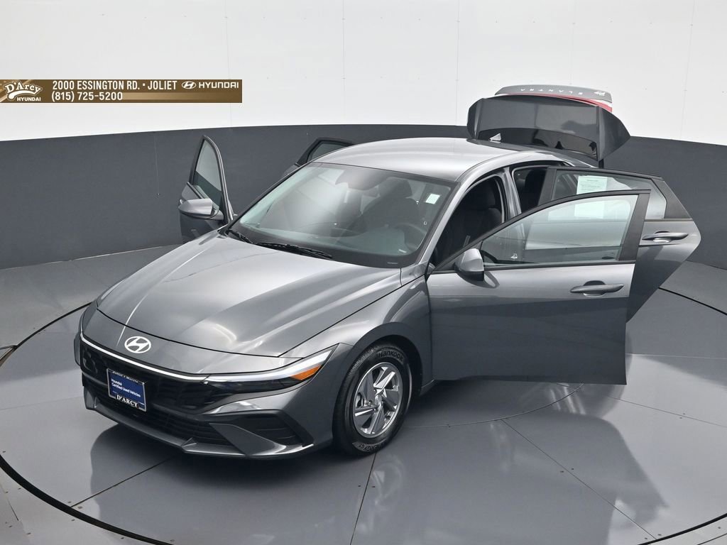 Certified 2024 Hyundai Elantra SE FWD image 30