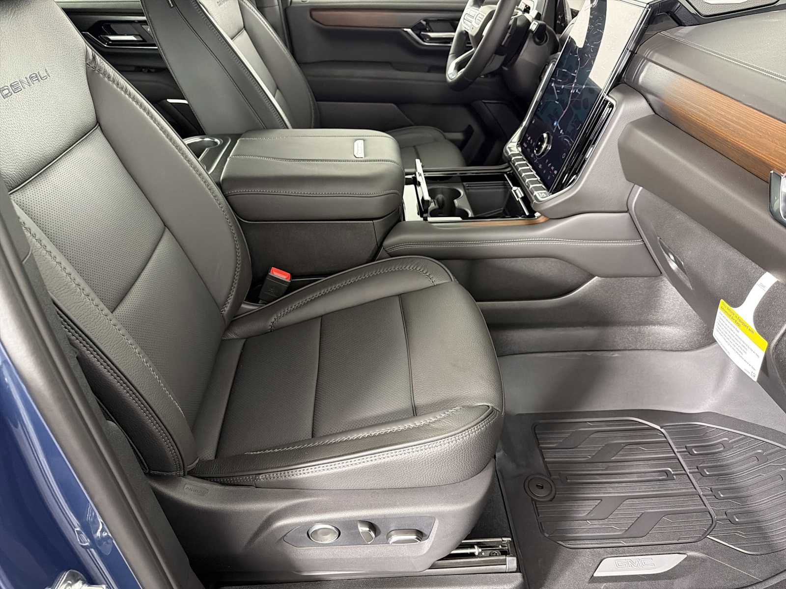 New 2026 GMC Yukon XL Denali AWD/4WD image 11