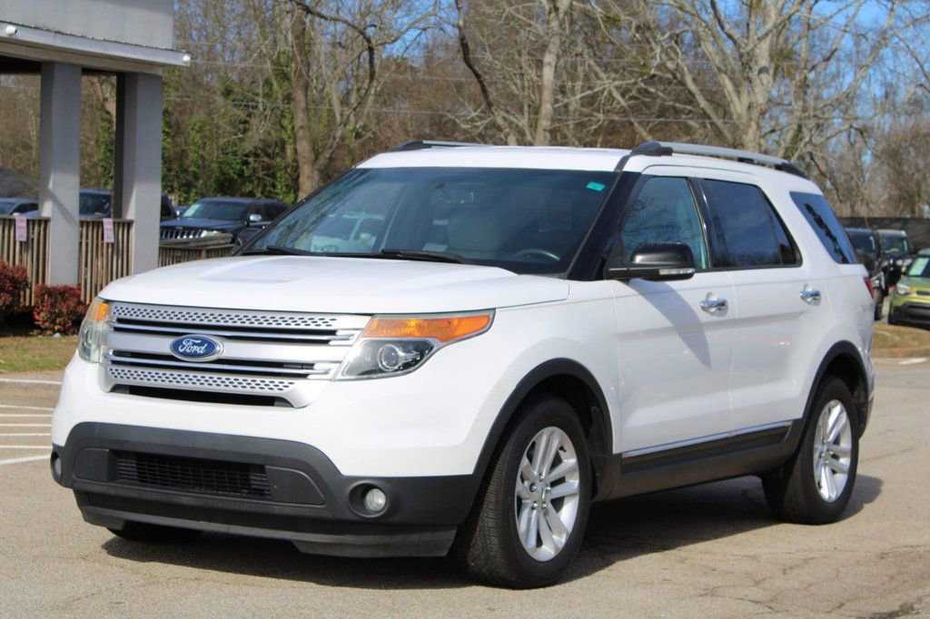 Used 2015 Ford Explorer XLT w/ Equipment Group 202A image 3