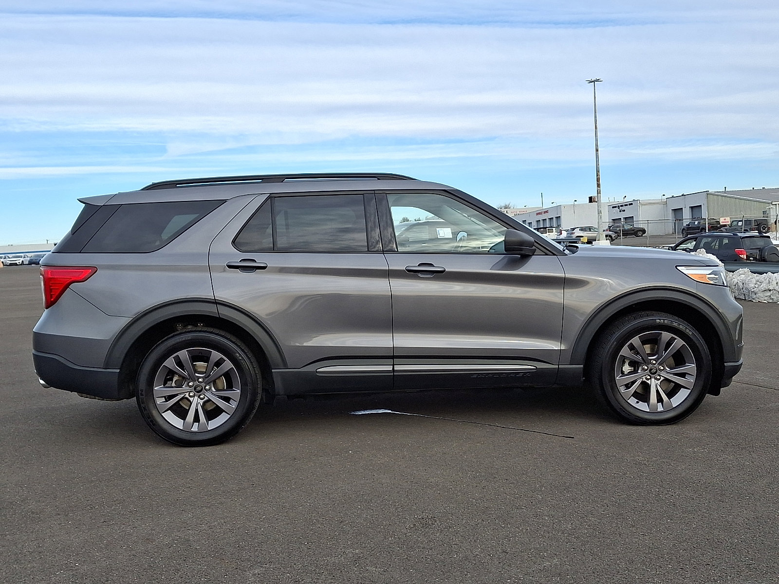 Used 2021 Ford Explorer XLT w/ Equipment Group 202A image 7