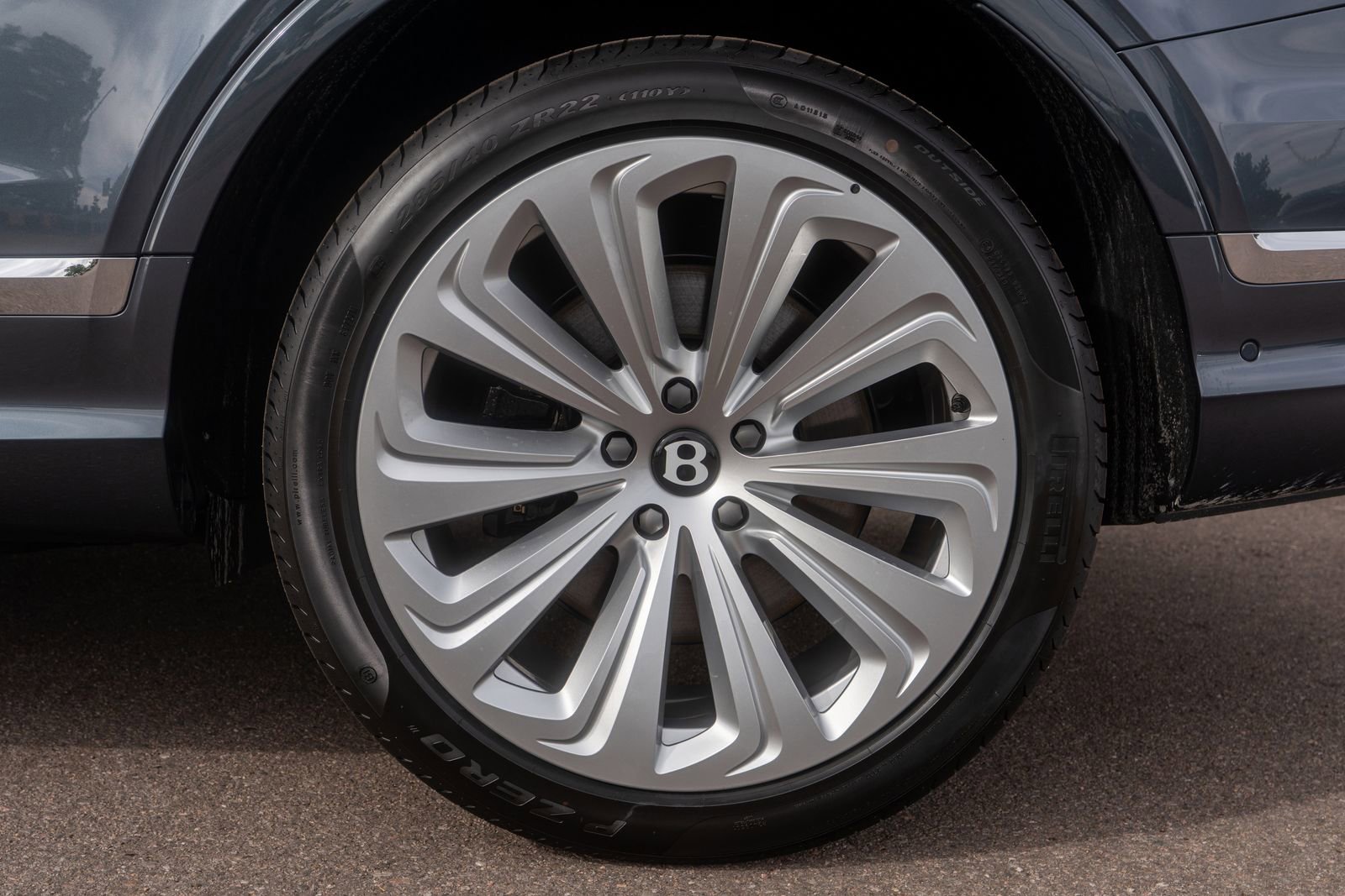 New 2025 Bentley Bentayga image 9