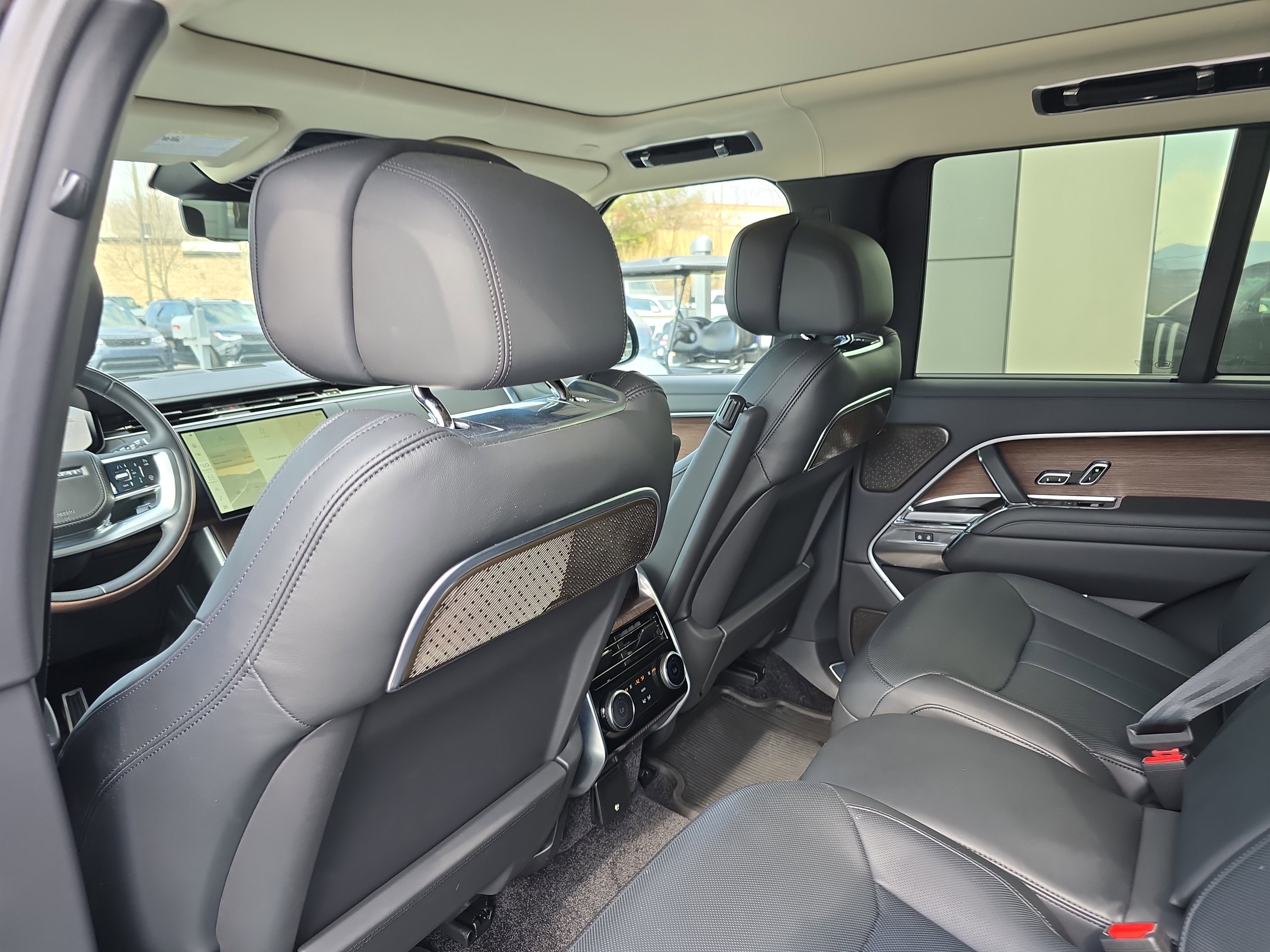 Certified 2025 Land Rover Range Rover Autobiography AWD/4WD image 16