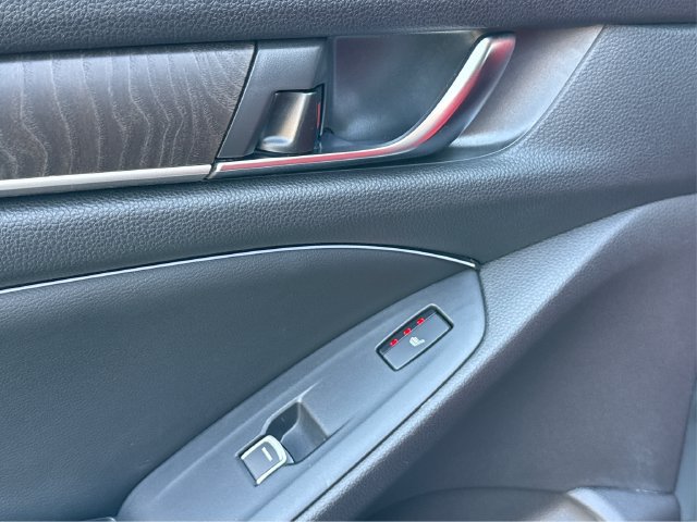 Used 2018 Honda Accord Touring image 36