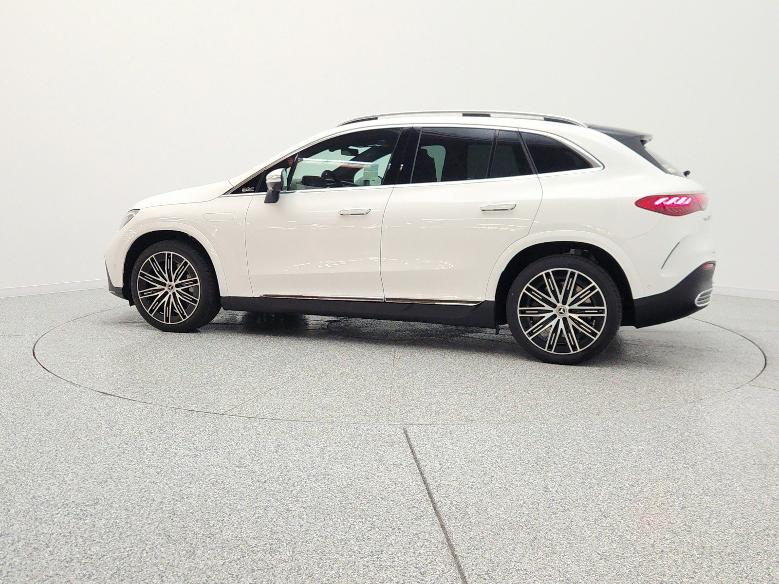 New 2026 Mercedes-Benz EQE 320 4MATIC SUV image 8