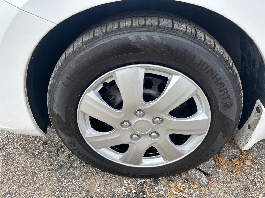 Used 2024 Nissan Versa S w/ Trunk Package FWD image 18
