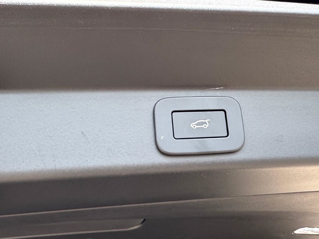Certified 2025 Land Rover Range Rover Sport SE AWD/4WD image 6