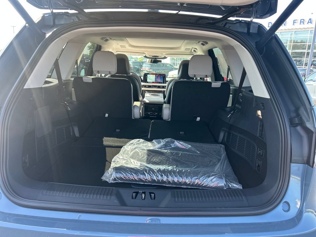 New 2026 Lincoln Aviator Reserve AWD/4WD image 13