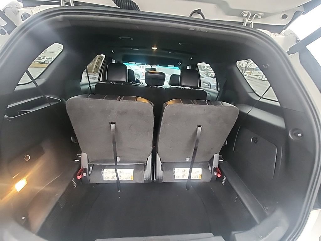 Used 2017 Ford Explorer XLT w/ Equipment Group 202A image 26