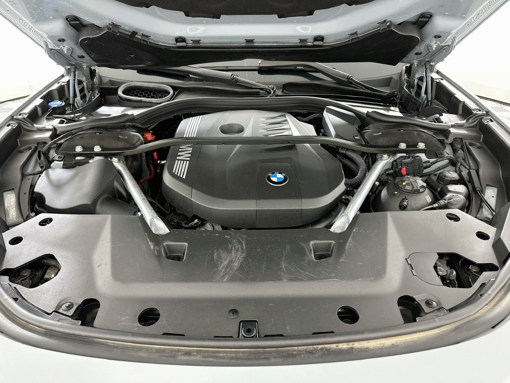 Used 2023 BMW 740i w/ Parking Assistance Package RWD image 31