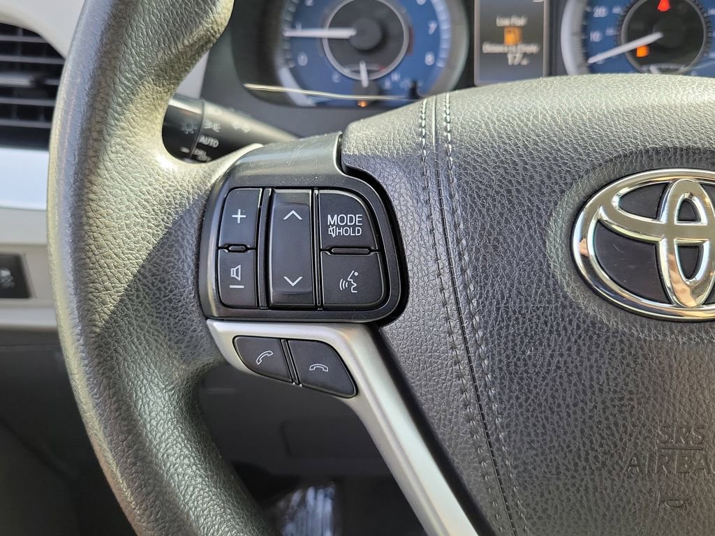 Used 2020 Toyota Sienna L w/ Carpet Mat Package image 5