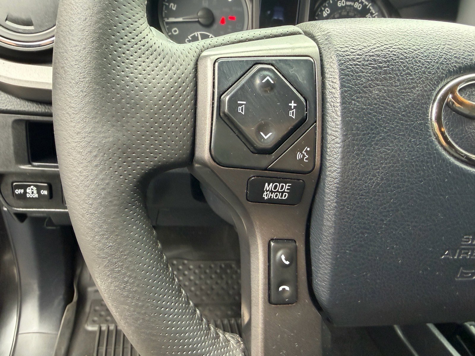 Used 2019 Toyota Tacoma TRD Sport w/ Technology Package RWD image 18