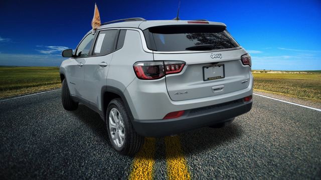 Certified 2024 Jeep Compass Latitude image 25