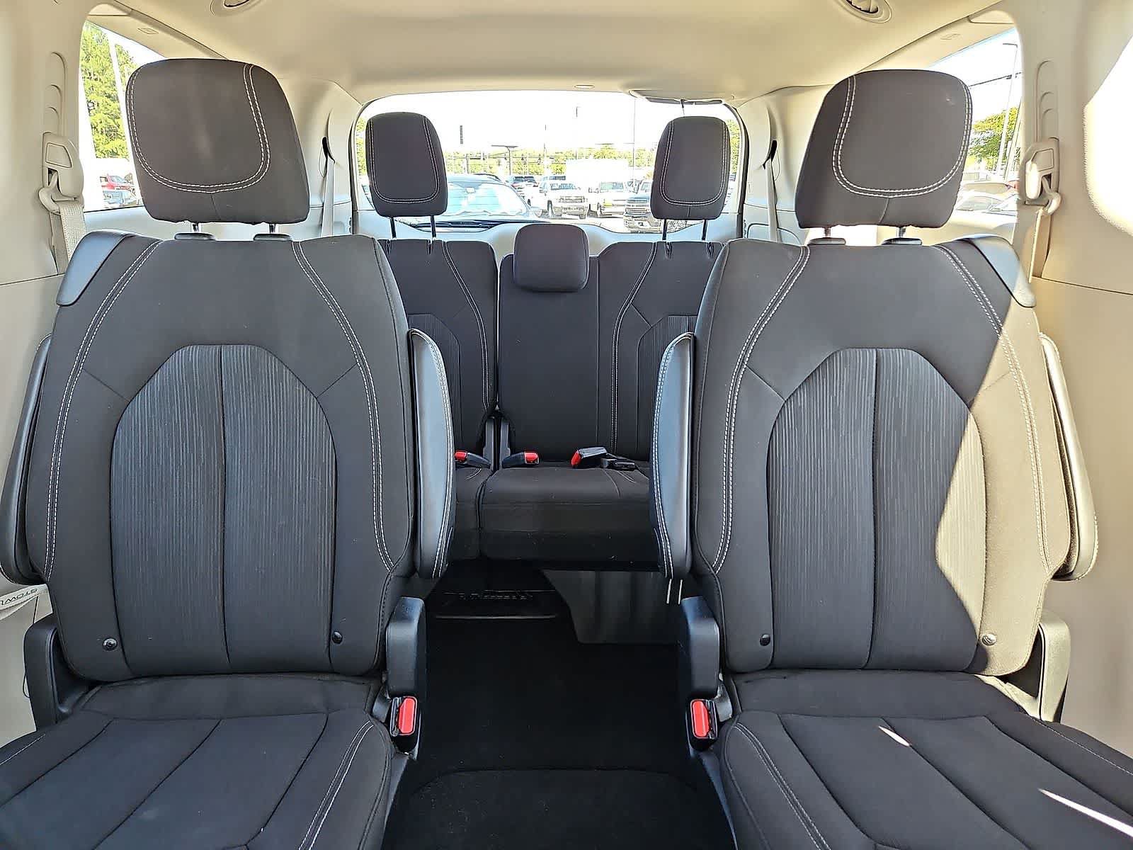 Used 2024 Chrysler Voyager LX FWD image 14